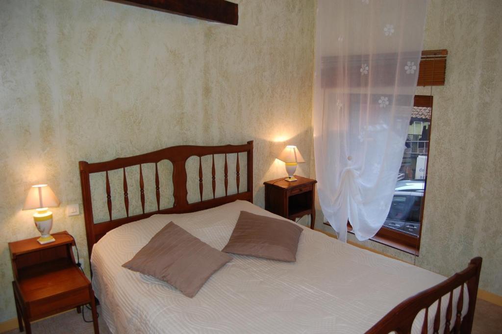 Auberge Du Bord Des Eaux - Demi-Pension Assuree Sur Reservation Saint-Amand-les-Eaux Szoba fotó