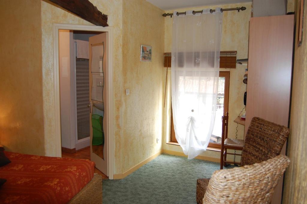 Auberge Du Bord Des Eaux - Demi-Pension Assuree Sur Reservation Saint-Amand-les-Eaux Szoba fotó