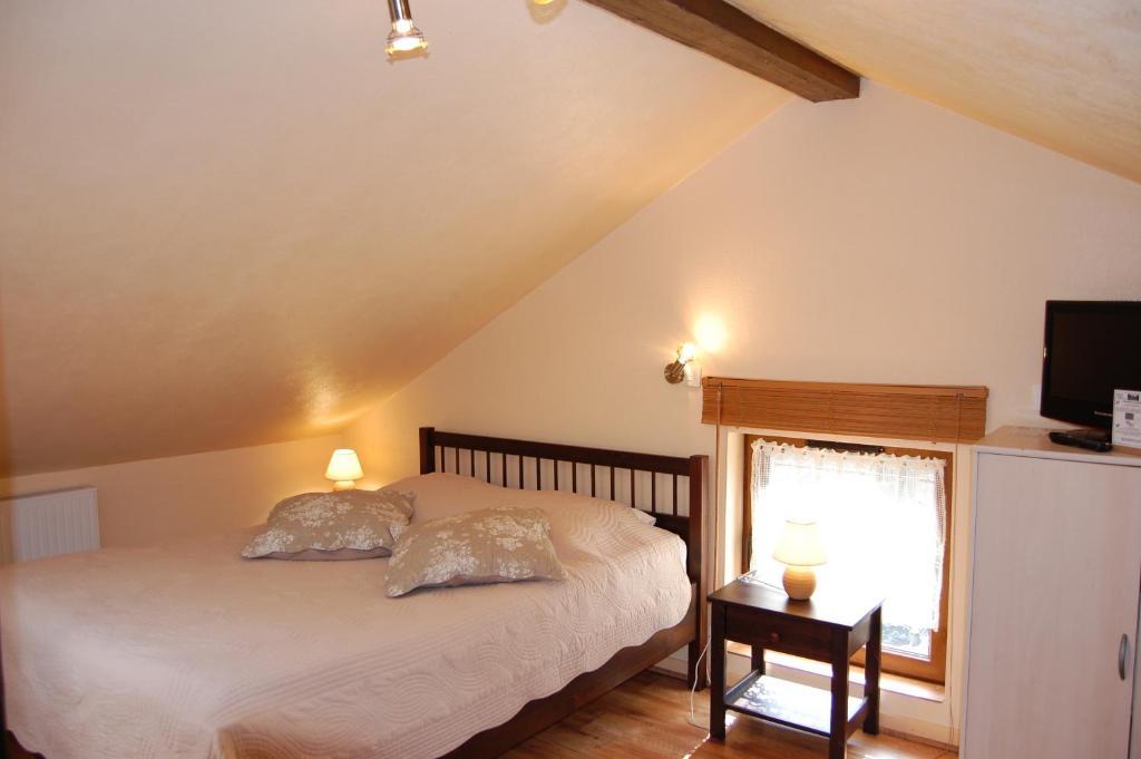 Auberge Du Bord Des Eaux - Demi-Pension Assuree Sur Reservation Saint-Amand-les-Eaux Szoba fotó