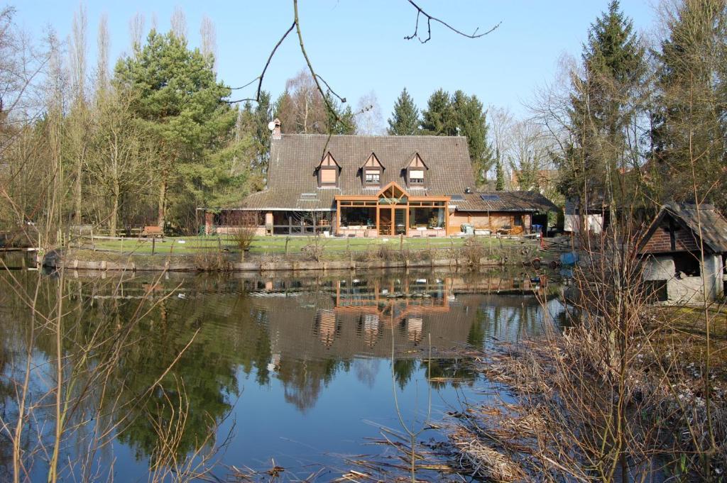 Auberge Du Bord Des Eaux - Demi-Pension Assuree Sur Reservation Saint-Amand-les-Eaux Kültér fotó