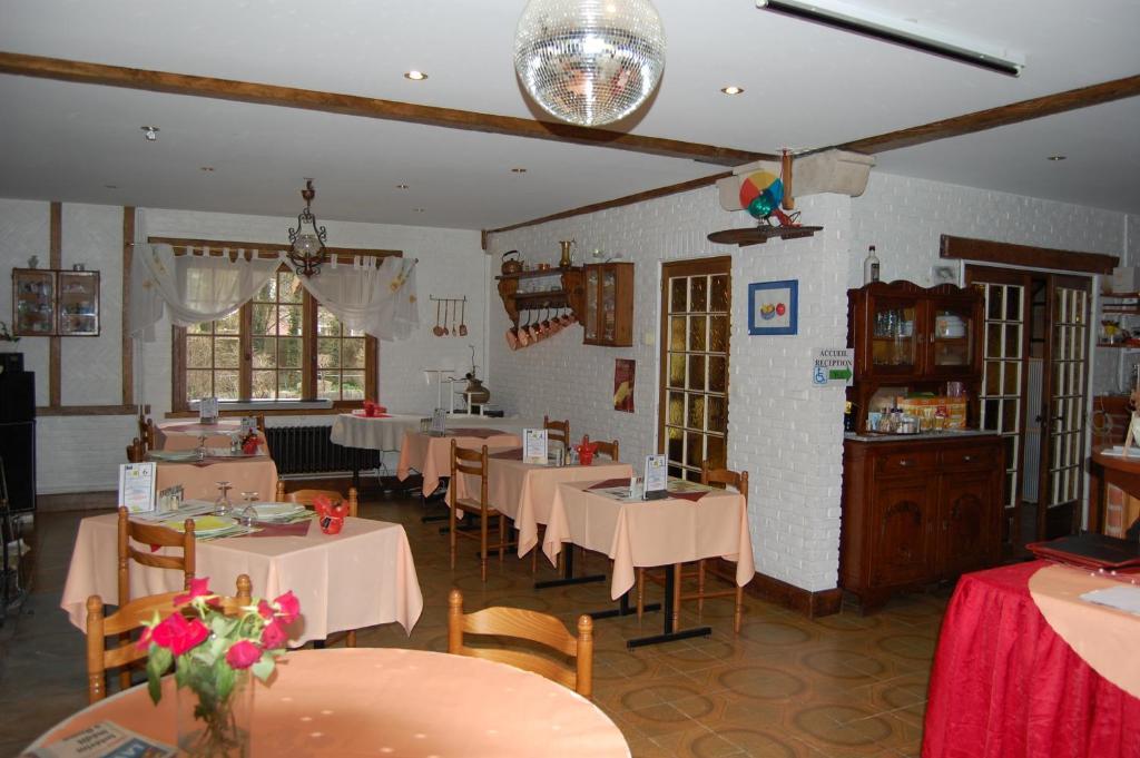 Auberge Du Bord Des Eaux - Demi-Pension Assuree Sur Reservation Saint-Amand-les-Eaux Kültér fotó