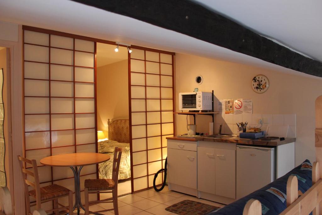 Auberge Du Bord Des Eaux - Demi-Pension Assuree Sur Reservation Saint-Amand-les-Eaux Kültér fotó