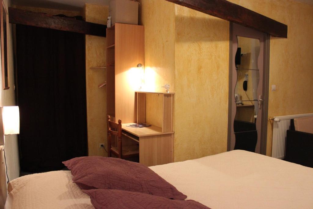 Auberge Du Bord Des Eaux - Demi-Pension Assuree Sur Reservation Saint-Amand-les-Eaux Kültér fotó