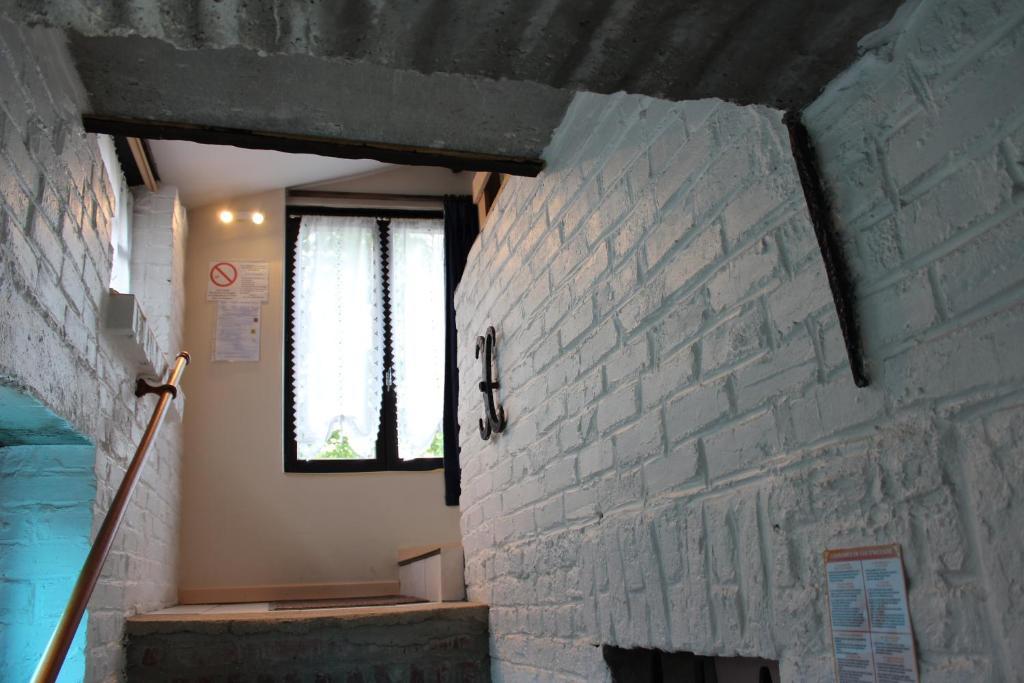 Auberge Du Bord Des Eaux - Demi-Pension Assuree Sur Reservation Saint-Amand-les-Eaux Szoba fotó