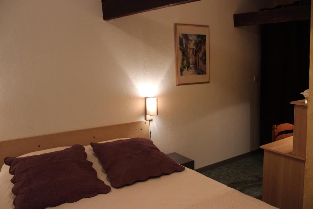 Auberge Du Bord Des Eaux - Demi-Pension Assuree Sur Reservation Saint-Amand-les-Eaux Szoba fotó